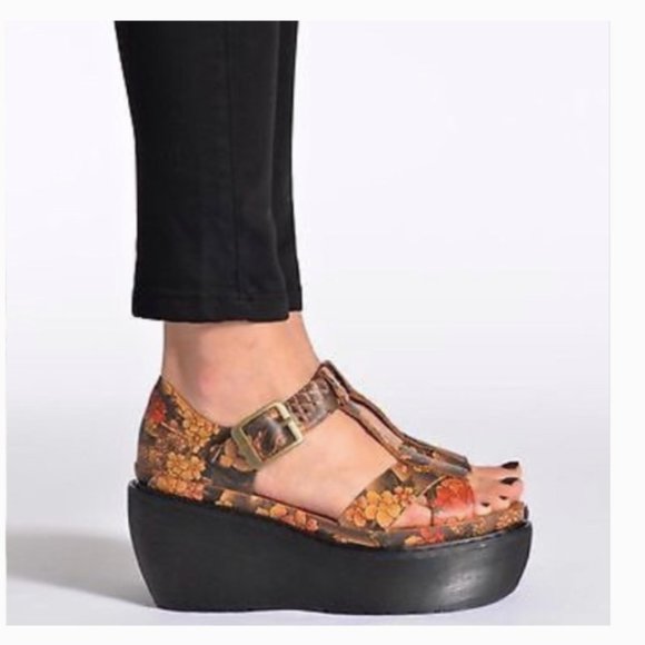 RARE Dr. Martens Adaya Tattoo Koi Fish Floral Wedge Sandals Shoes Women's Size 7 - Picture 2 of 16